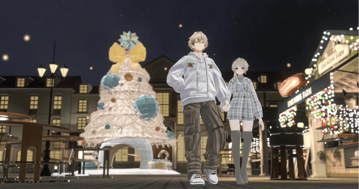 マーケットの中心に立つ白いクリスマスツリーの前で並んで立つ男女。周囲はきらめくイルミネーションに彩られ、華やかな冬の雰囲気。