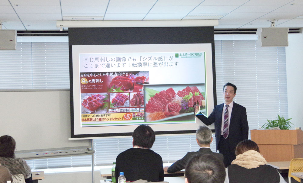 画像:美味しそうなお肉の商材を移したスライドで説明