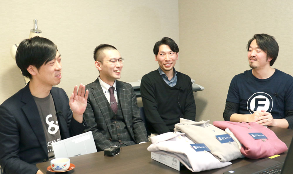 画像:インタビュー中の皆さん