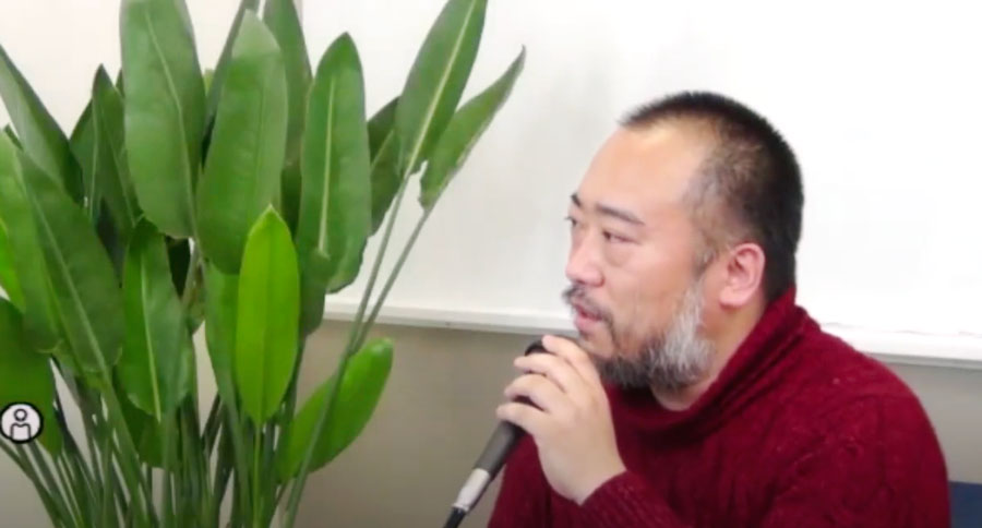 小島さんの自己紹介ショット(画像)