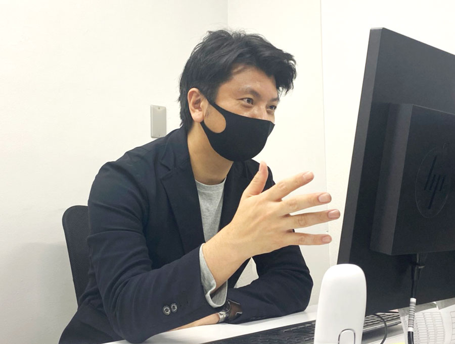 インタビュー中の様子